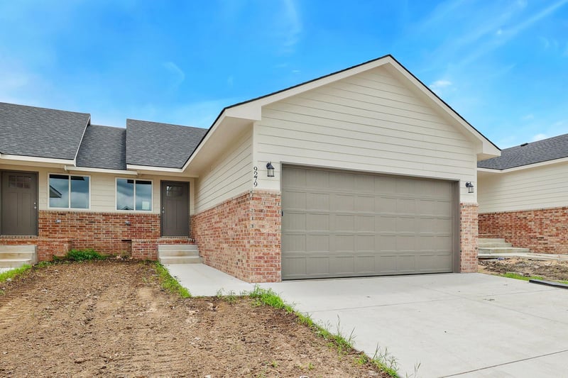 9275 N Fox Pointe, Bel Aire, KS 67226