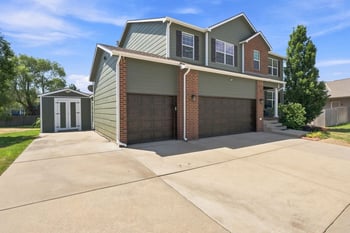 3006 N Rough Creek Cir, Derby, KS 67037