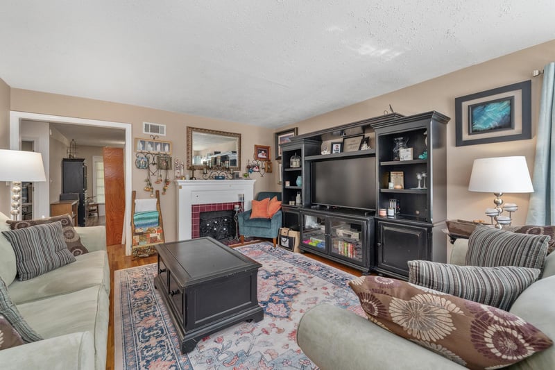 727 S Fountain Ave, Wichita, KS 67218