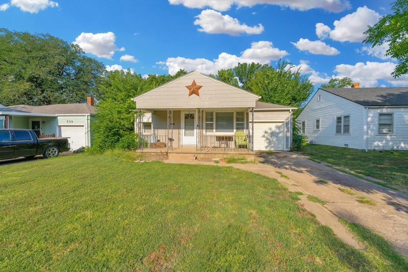 727 S Fountain Ave, Wichita, KS 67218