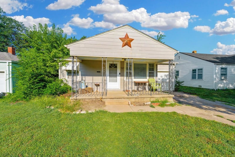 727 S Fountain Ave, Wichita, KS 67218