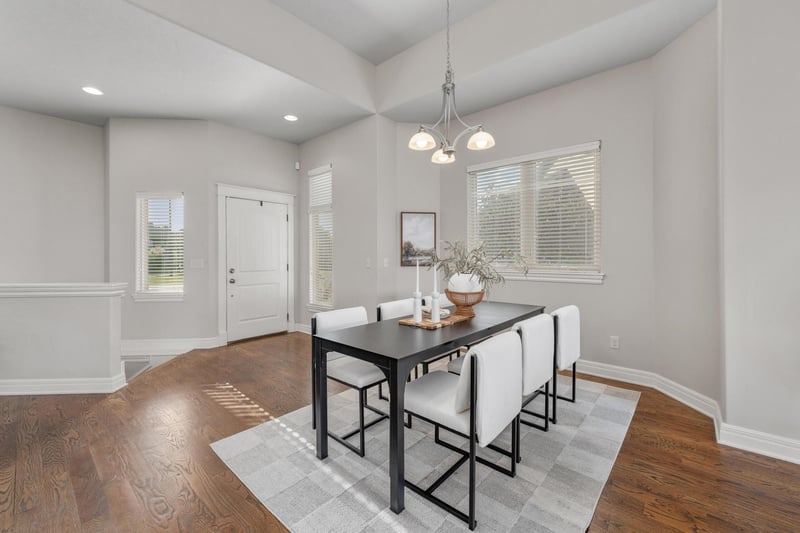 707 N Prairie Dunes St, Wichita, KS 67230
