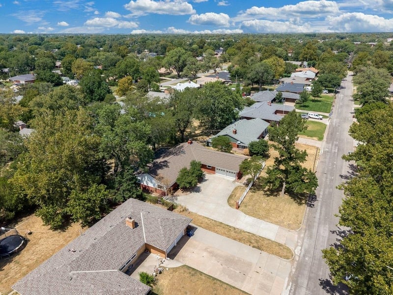 1641 N Womer Dr, Wichita, KS 67203-1537