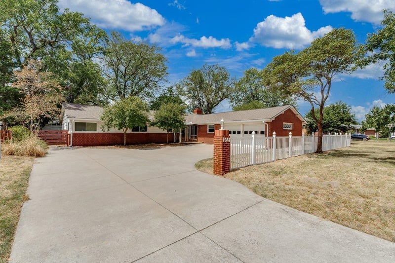 1641 N Womer Dr, Wichita, KS 67203-1537