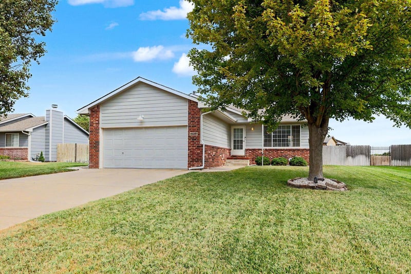 1914 Summerwood St, Goddard, KS 67052