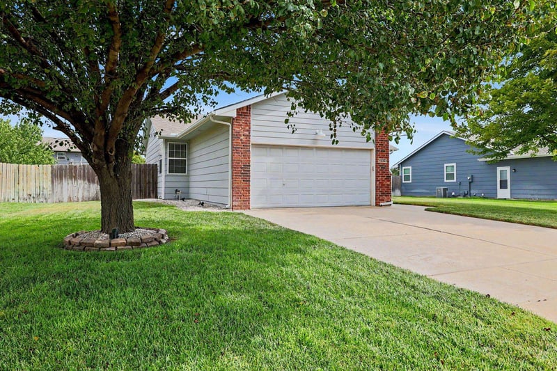 1914 Summerwood St, Goddard, KS 67052