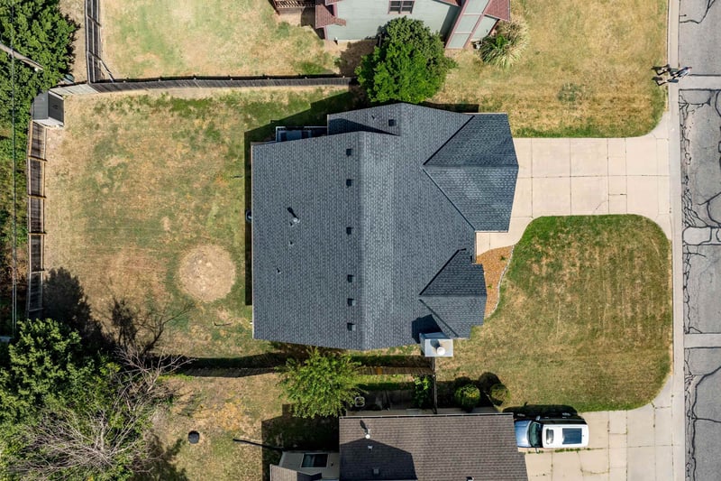 2421 S Linden St, Wichita, KS 67210-2404