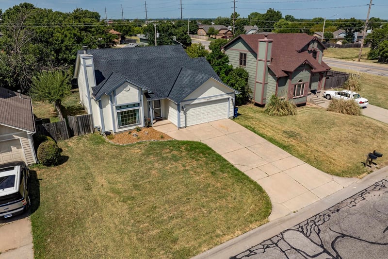 2421 S Linden St, Wichita, KS 67210-2404