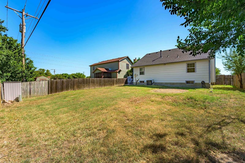 2421 S Linden St, Wichita, KS 67210-2404