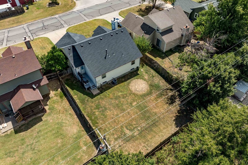 2421 S Linden St, Wichita, KS 67210-2404