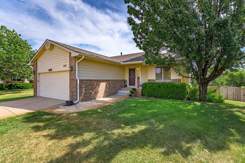 5122 N Peregrine Ct, Wichita, KS 67219
