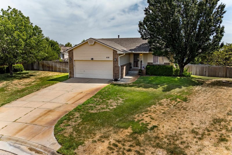 5122 N Peregrine Ct, Wichita, KS 67219