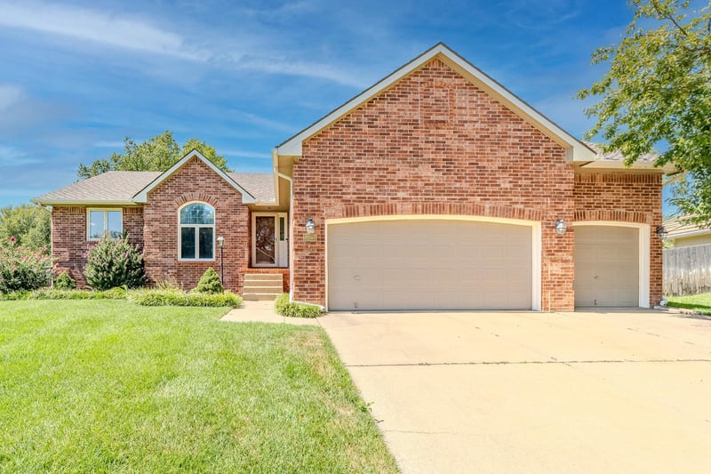 2413 N Watersedge Ct, Wichita, KS 67205