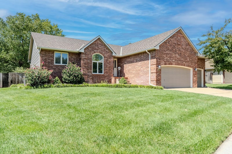 2413 N Watersedge Ct, Wichita, KS 67205