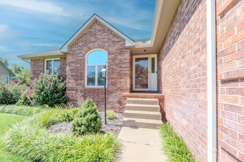 2413 N Watersedge Ct, Wichita, KS 67205