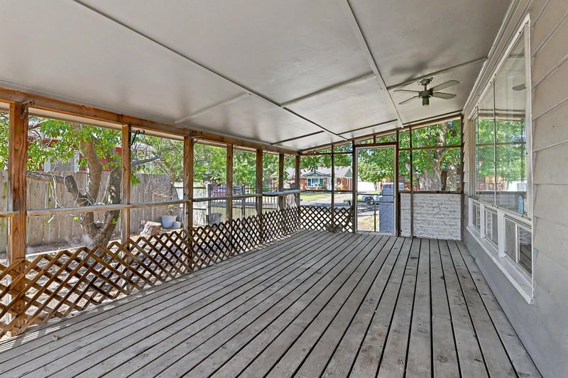 902 S Royal Rd, Wichita, KS 67207