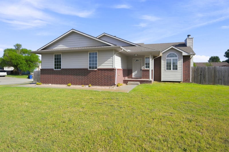 5402 S Victoria Ct, Wichita, KS 67216