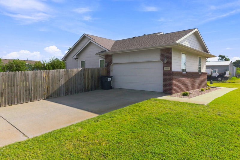 5402 S Victoria Ct, Wichita, KS 67216