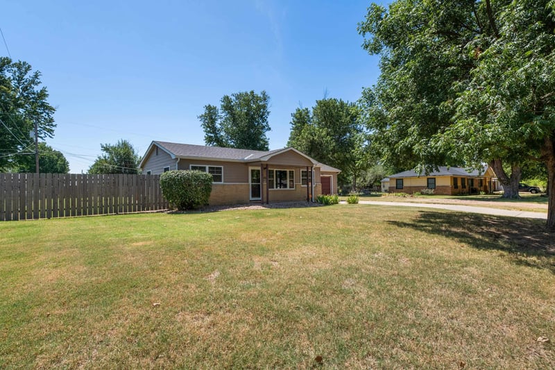 1011 W Lockwood St, Kahoka, KS 67217