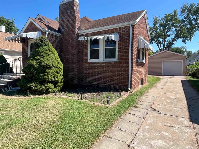 116 E Minneapolis Ave, Salina, KS 67401