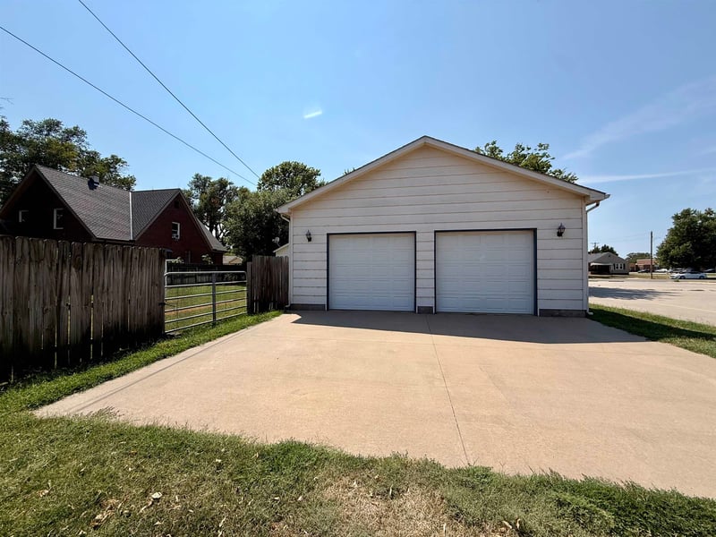 428 N Main St, Andale, KS 67001