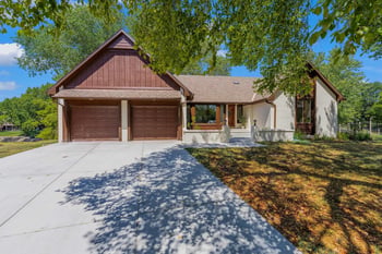 1325 N Covington Cir, Wichita, KS 67212