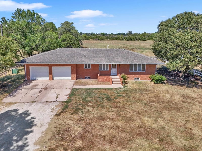 5724 NW 12, Newton, KS 67114