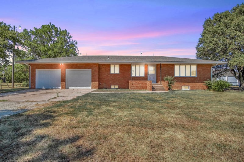 5724 NW 12, Newton, KS 67114