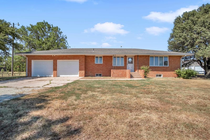 5724 NW 12, Newton, KS 67114