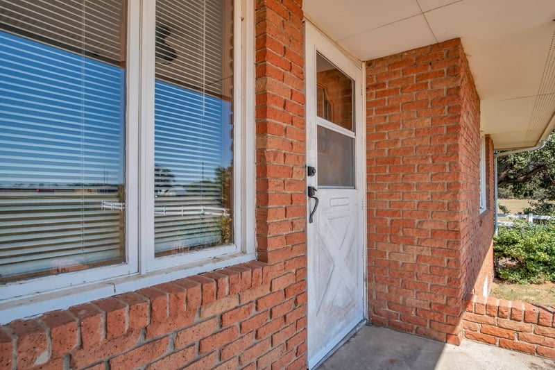 5724 NW 12, Newton, KS 67114