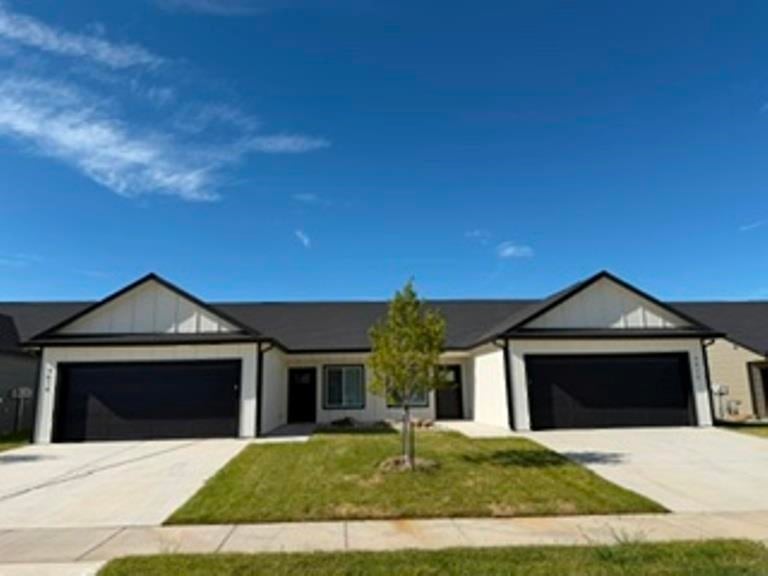 9414-9416 Wassal St, Wichita, KS 67210