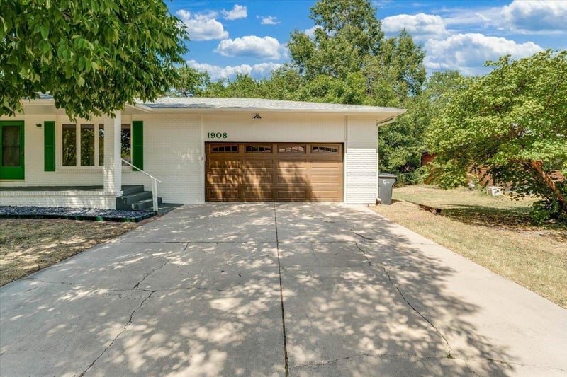 1908 Cypress, Newton, KS 67114