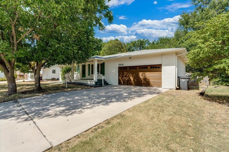 1908 Cypress, Newton, KS 67114