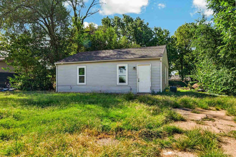 3521 E Sunview Ave, Wichita, KS 67216