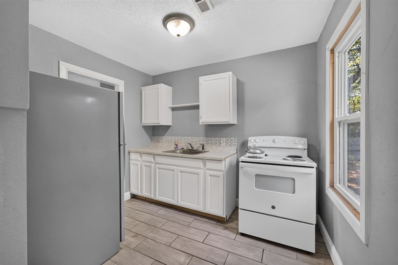 3521 E Sunview Ave, Wichita, KS 67216