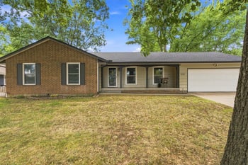 925 E Wedgewood Dr, Derby, KS 67037-1945