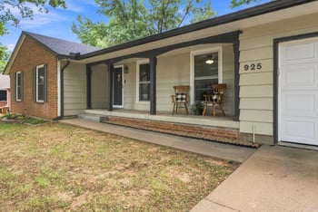 925 E Wedgewood Dr, Derby, KS 67037-1945