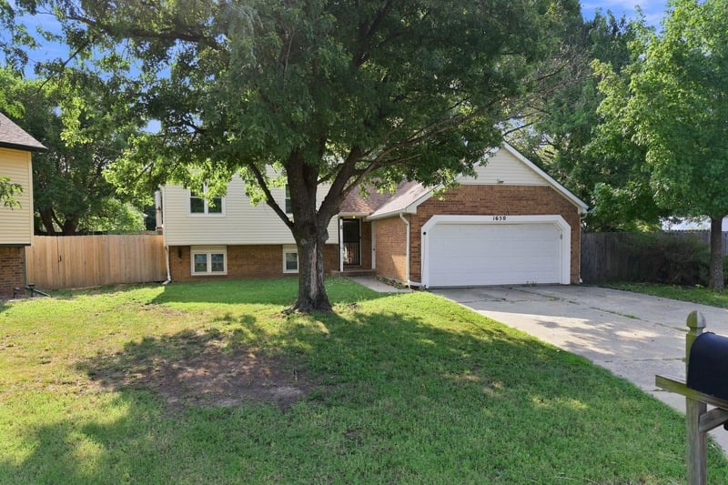 1650 S Willow Oak Ct, Wichita, KS 67230