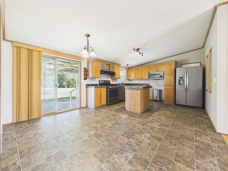 2102 E Winchester St, Wichita, KS 67216