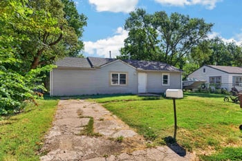 5042 S Meadowview Ave, Wichita, KS 67216