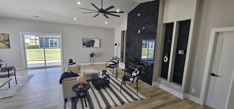 1501 E Midway Ct, Valley Center, KS 67147