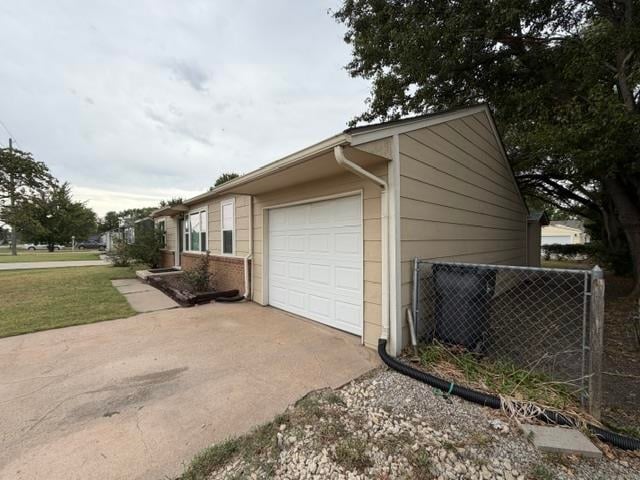 1229 N Spencer Rd, Newton, KS 67114