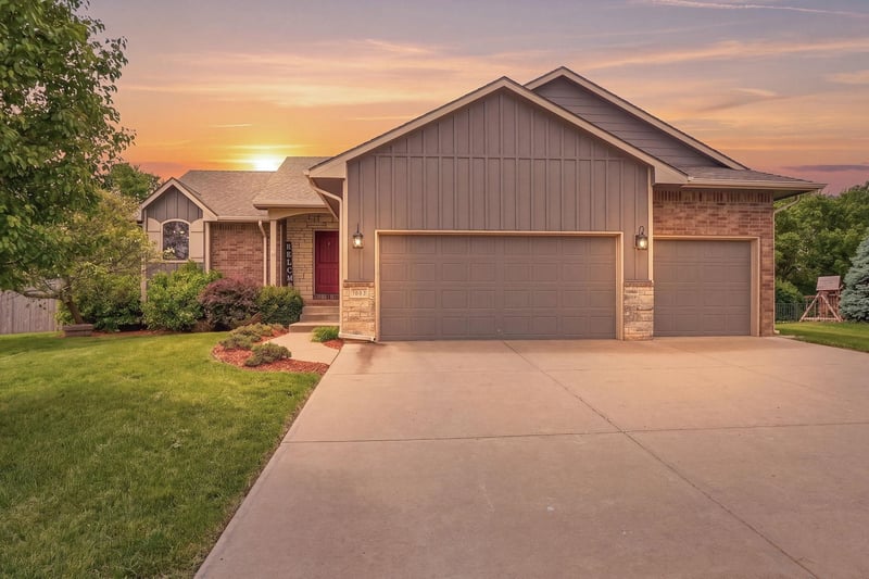 2615 N Woodridge Ct, Wichita, KS 67226