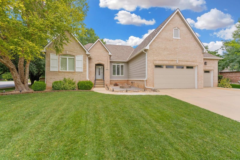 1272 N Hickory Creek Ct, Wichita, KS 67235