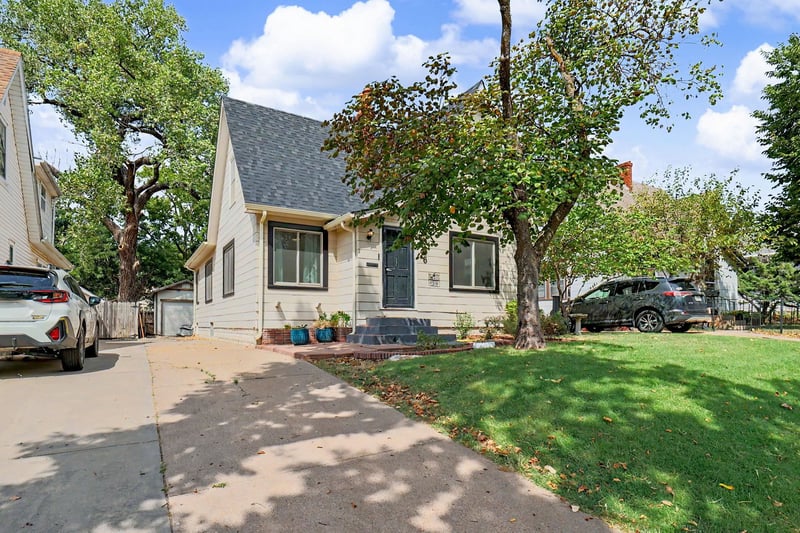 3706 E Edgemont Pl, Wichita, KS 67208