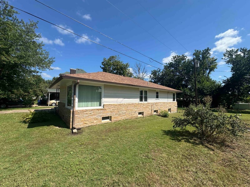 815 E 1st, Eureka, KS 67045