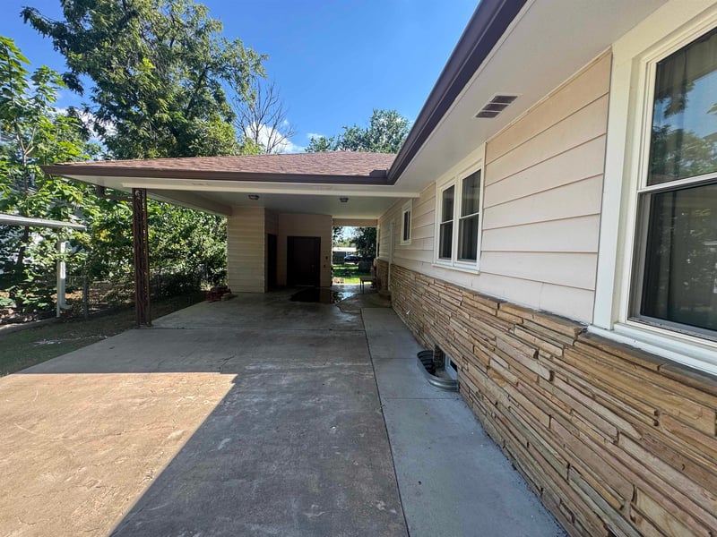 815 E 1st, Eureka, KS 67045