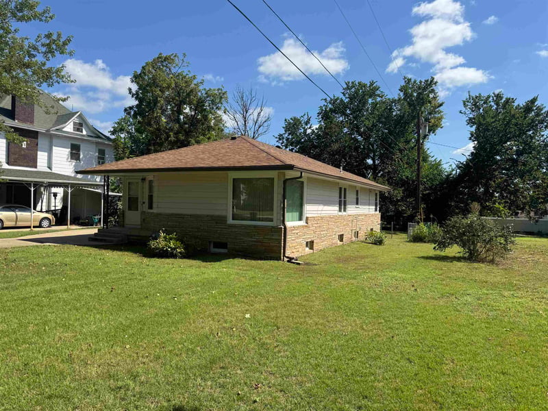 815 E 1st, Eureka, KS 67045