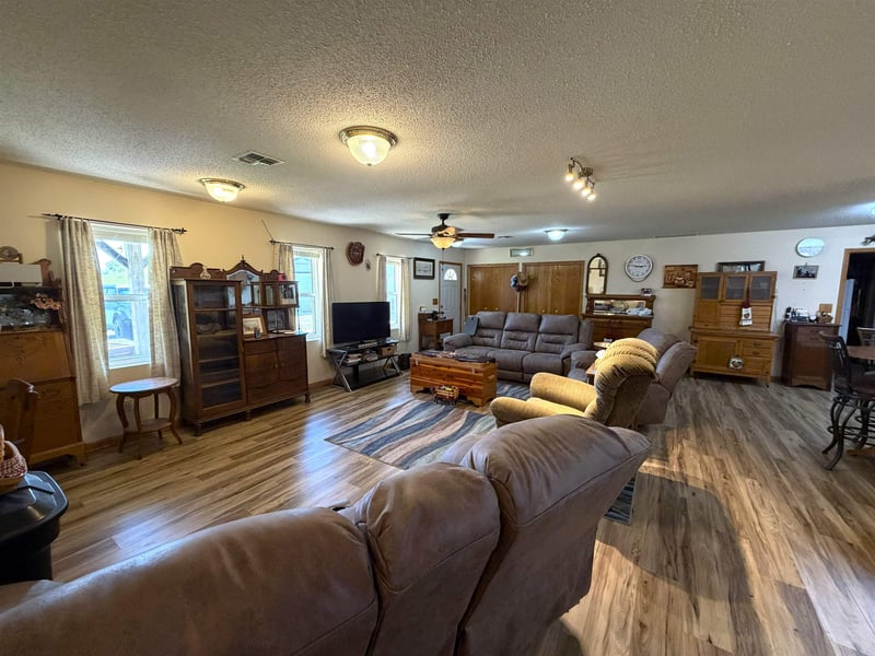1766 Jeep Rd, Abilene, KS 67410