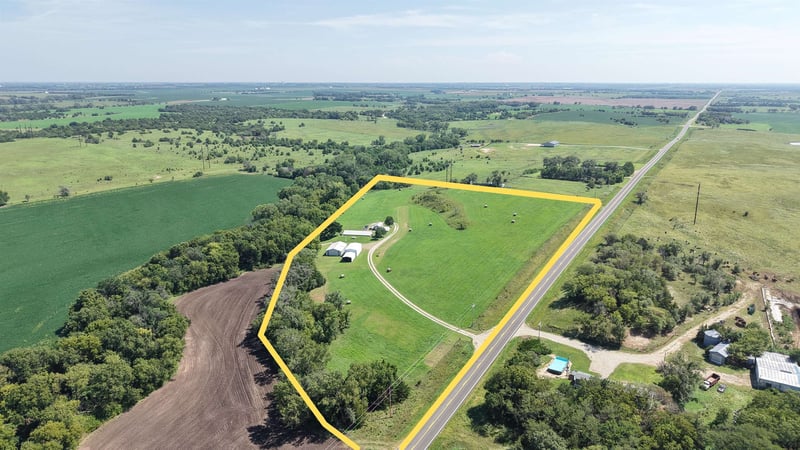 1766 Jeep Rd, Abilene, KS 67410